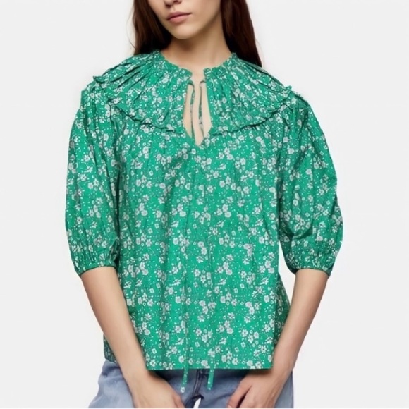 Topshop Tops - NWT Topshop Green with flowers & Balloon sleeves